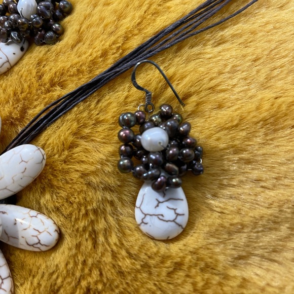 Gorgeous White Turquoise Stone Flower Necklace and Bracelet Set - Picture 5 of 6